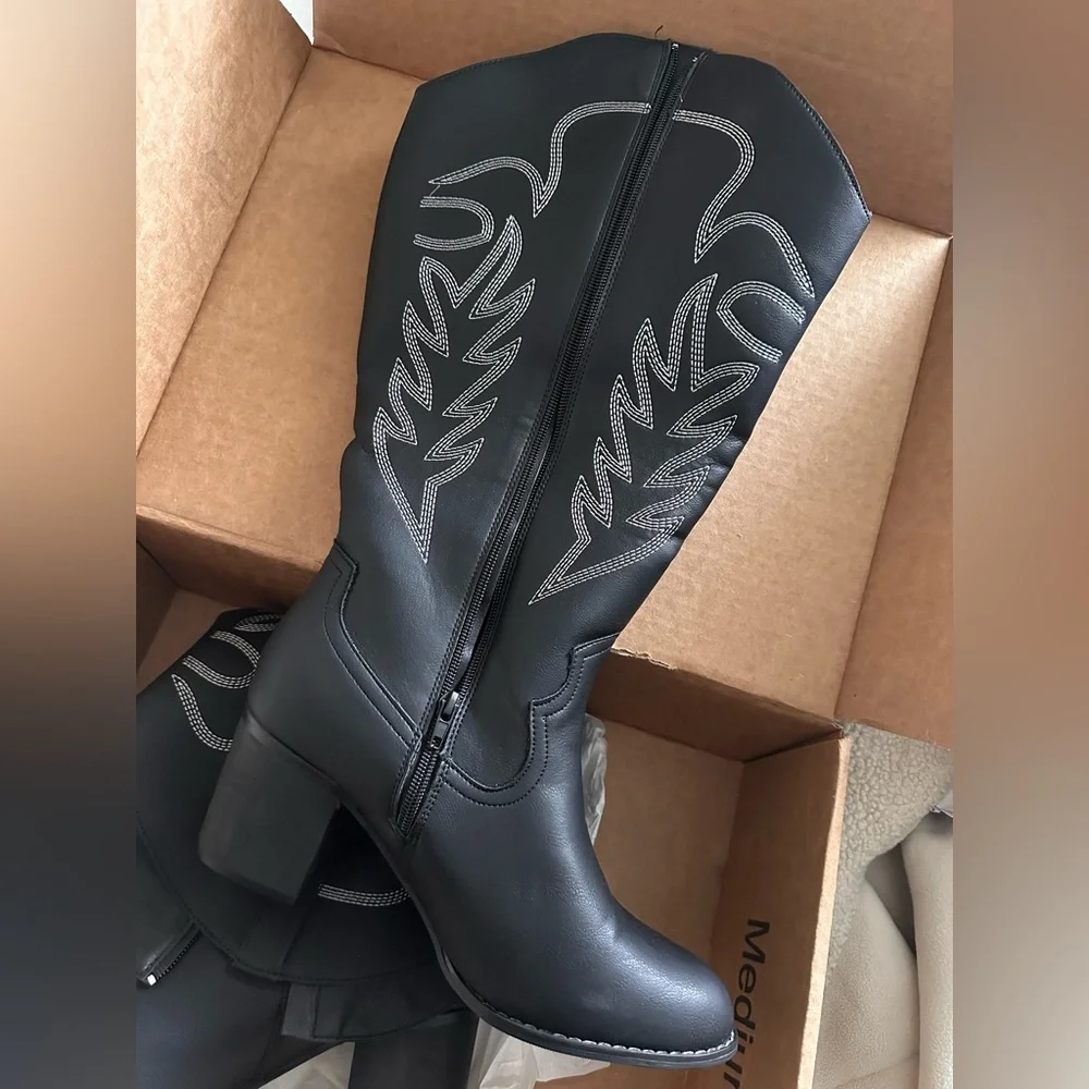 Extra Wide Black Cowboy Cowgirl Boots - Picture 9 of 10